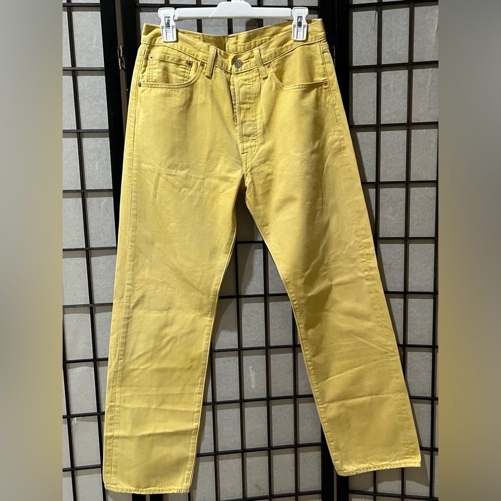 Levi's 501 5 pockets Pale Yellow Denim Jeans with Red Logo Tab MENS Size 32/32 - Picture 2 of 9